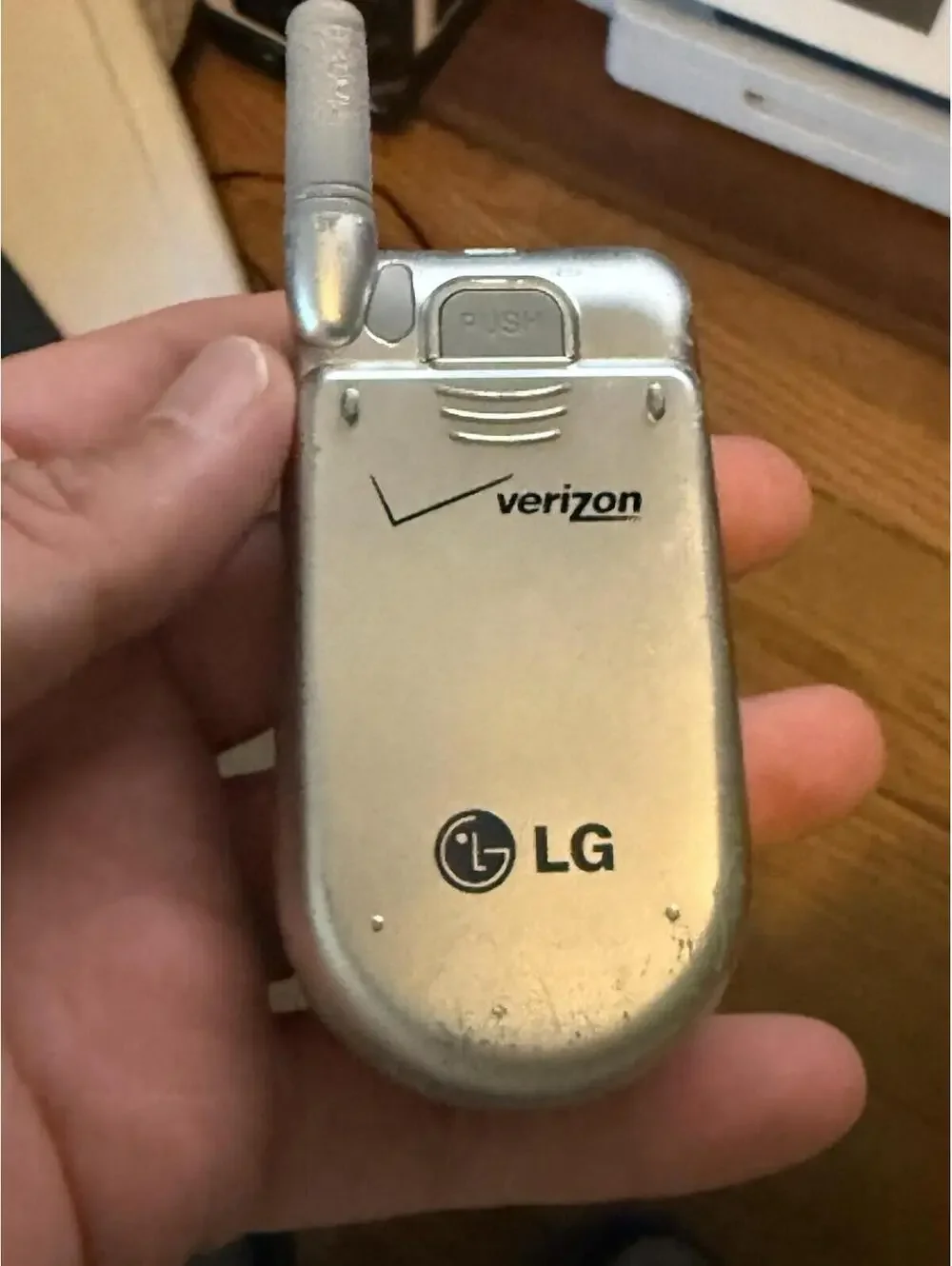LG VX3200 - Gray and Silver ( Verizon ) Cellular Flip Phone (untested) No Power